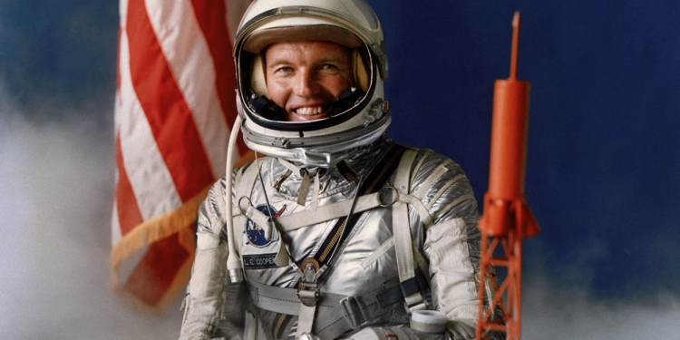 Astronaut Gordon Cooper Tells of Witnessing a Fleet of Hundreds of UFOs and Disappearing Evidence. Former Senate Majority Leader Harry Reid confirmed the existence of the video.