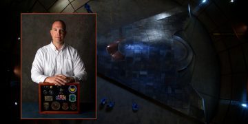 Former TOP US Intelligence Official David Charles : “US Military Holds ‘Non-Human’ Spacecraft” We Have space craft from onother spices? Yes We Do! (Video)